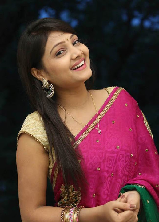 Telugu Actress Priyanka Sexy Stills In Pink Saree