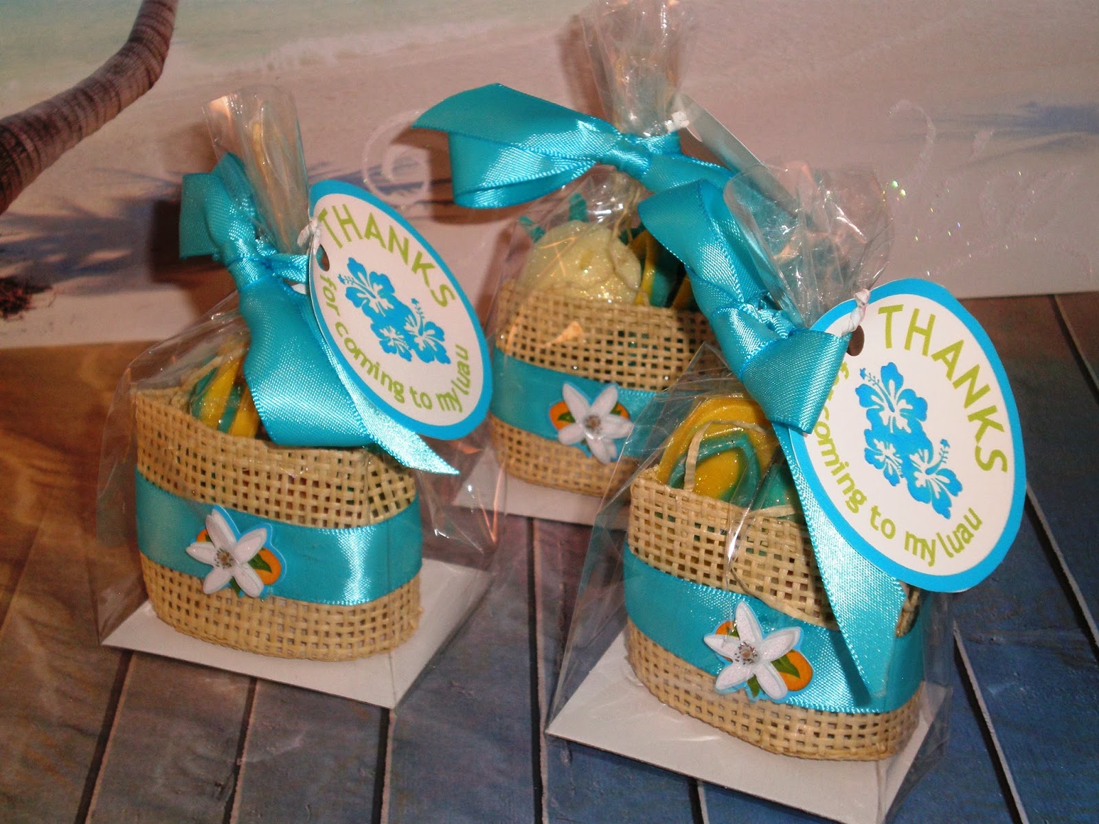 Beach Bag Favors for a Luau!