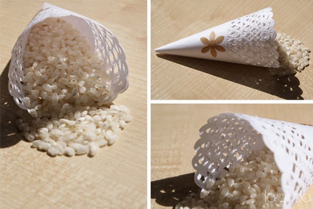 cucuruchos hechos con blondas para el arroz en las bodas