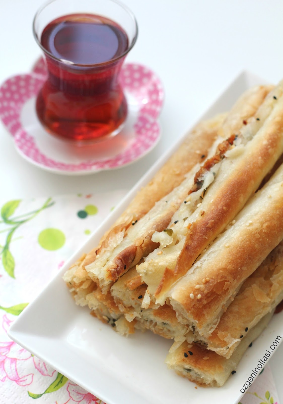 El Açması Tadında Çıtır Börek / Özge�nin Oltası