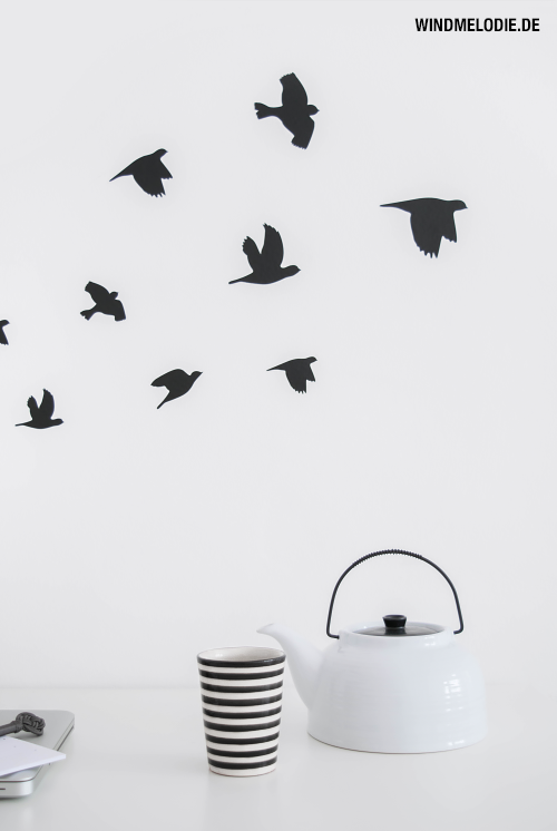 Wandtattoo Vögel Vogelschwarm TineK Becher Teekanne schwarz weiß Wandtattoo Vögel Vogelschwarm TineK Becher Teekanne schwarz weiß