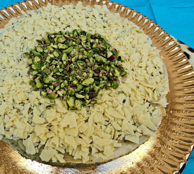 receta casera tarta, obleas, chocolate, crema, pistachos