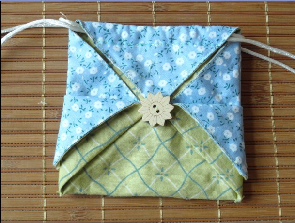 Gift Drawstring Bags, Little Pouches. 4 Sewing Variant Photo Tutorial.