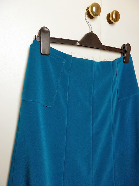Dakota Sewalong - Sewing the Skirt & Pockets - A Stitching Odyssey