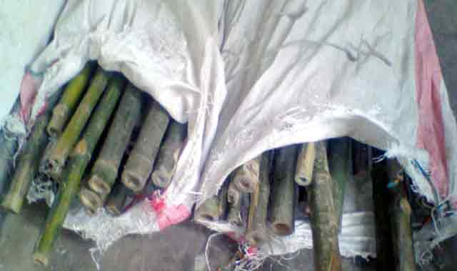Sutatala Juba Dall leader's office rescued Bastabarti bamboo stick সোনাতলায় যুবদলনেতার কার্যালয় থেকে বস্তাভর্তি বাঁশের লাঠি উদ্ধার
