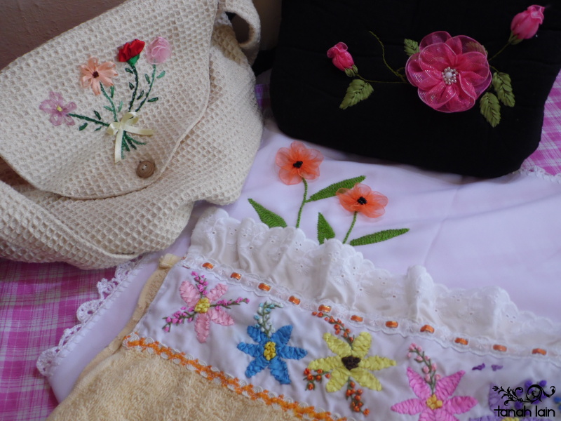 Flores bordadas con listón: Amapolas