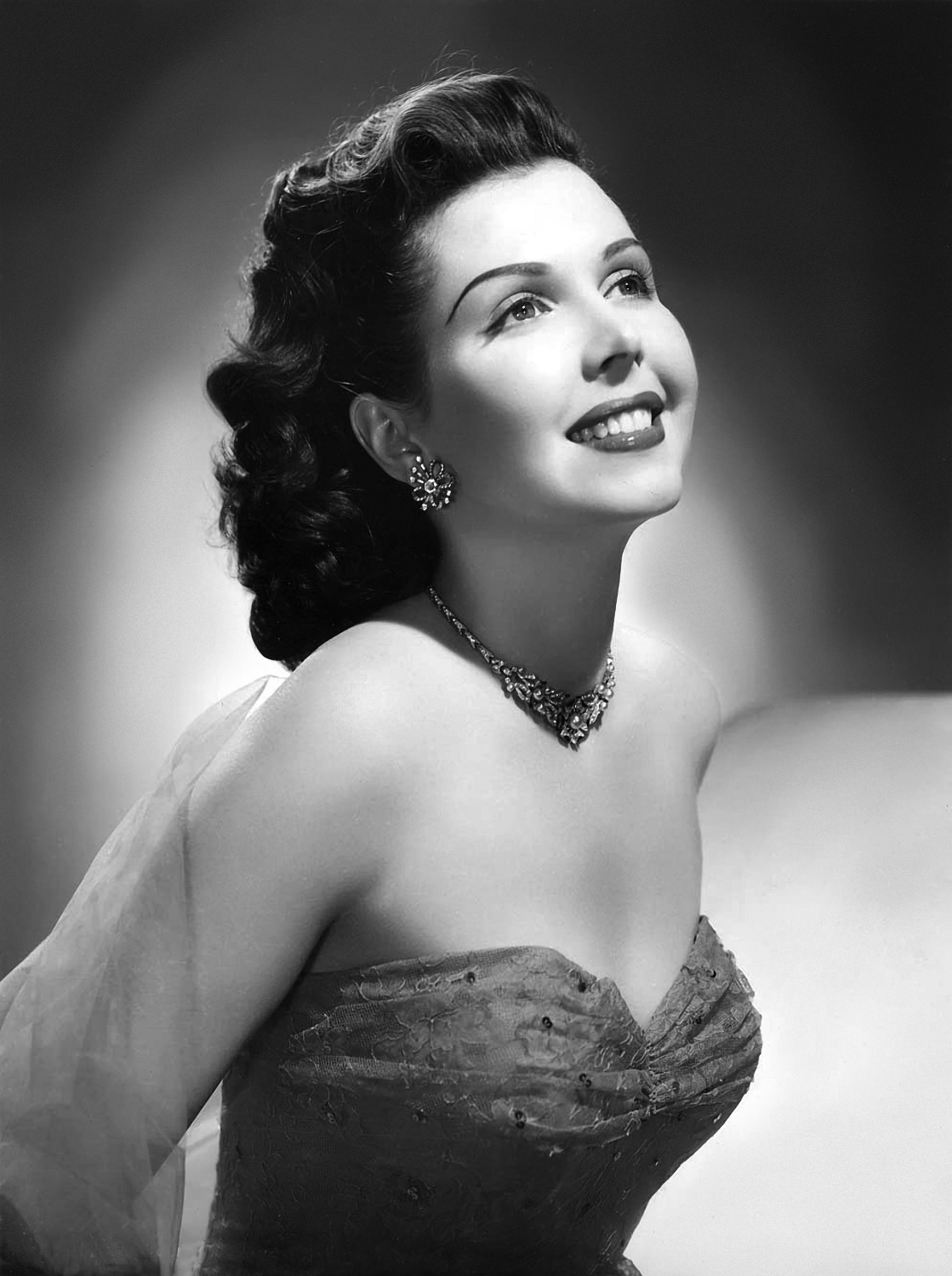 actress della george age it s the pictures that got small the saturday glamour 15 actress della george age it s the pictures that got small the saturday glamour 15