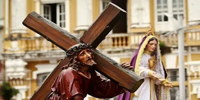 imagem de Jesus carregando a Cruz