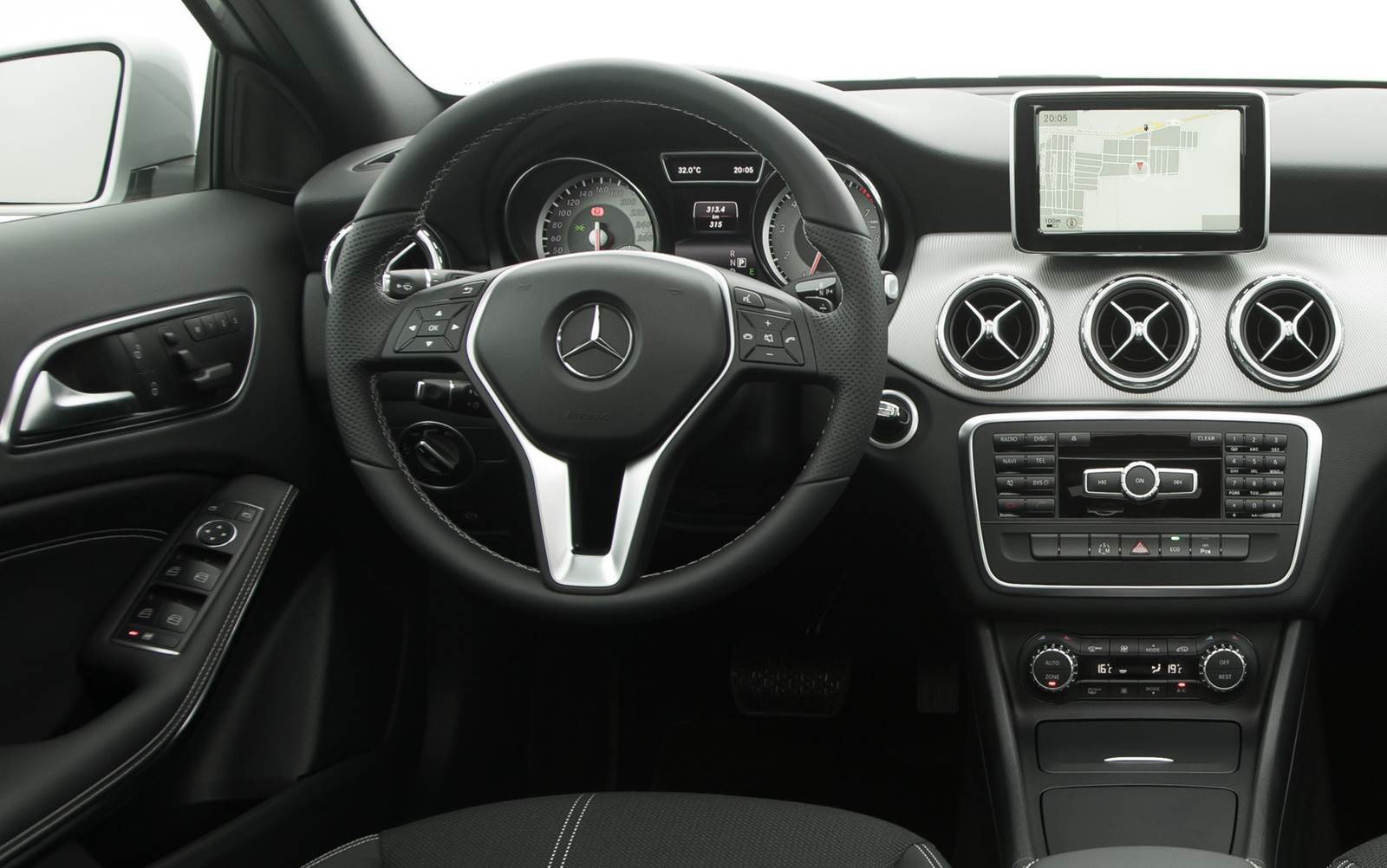 Mercedes GLA200 Advance- interior - painel