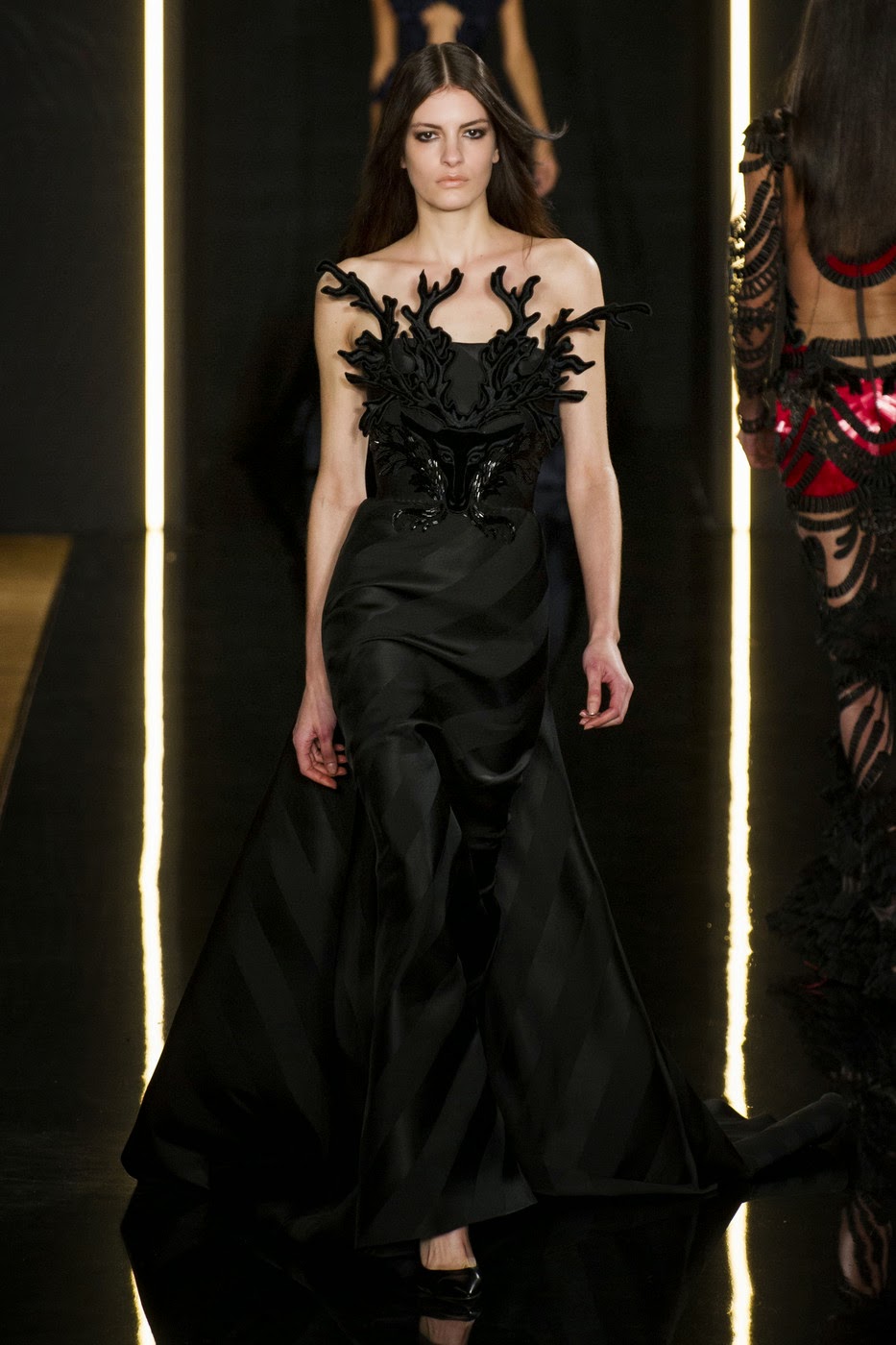 Fashion Show: Валентин Юдашкин Осень 2015 | В поисках утраченного...