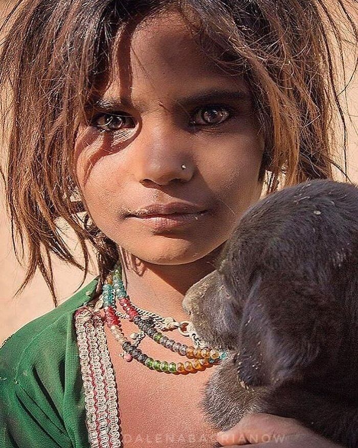 Polish Photographer Traveled All Over India And Captured The Incredible Beauty Of The Local People