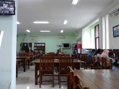 meja perpustakaan meja perpustakaan