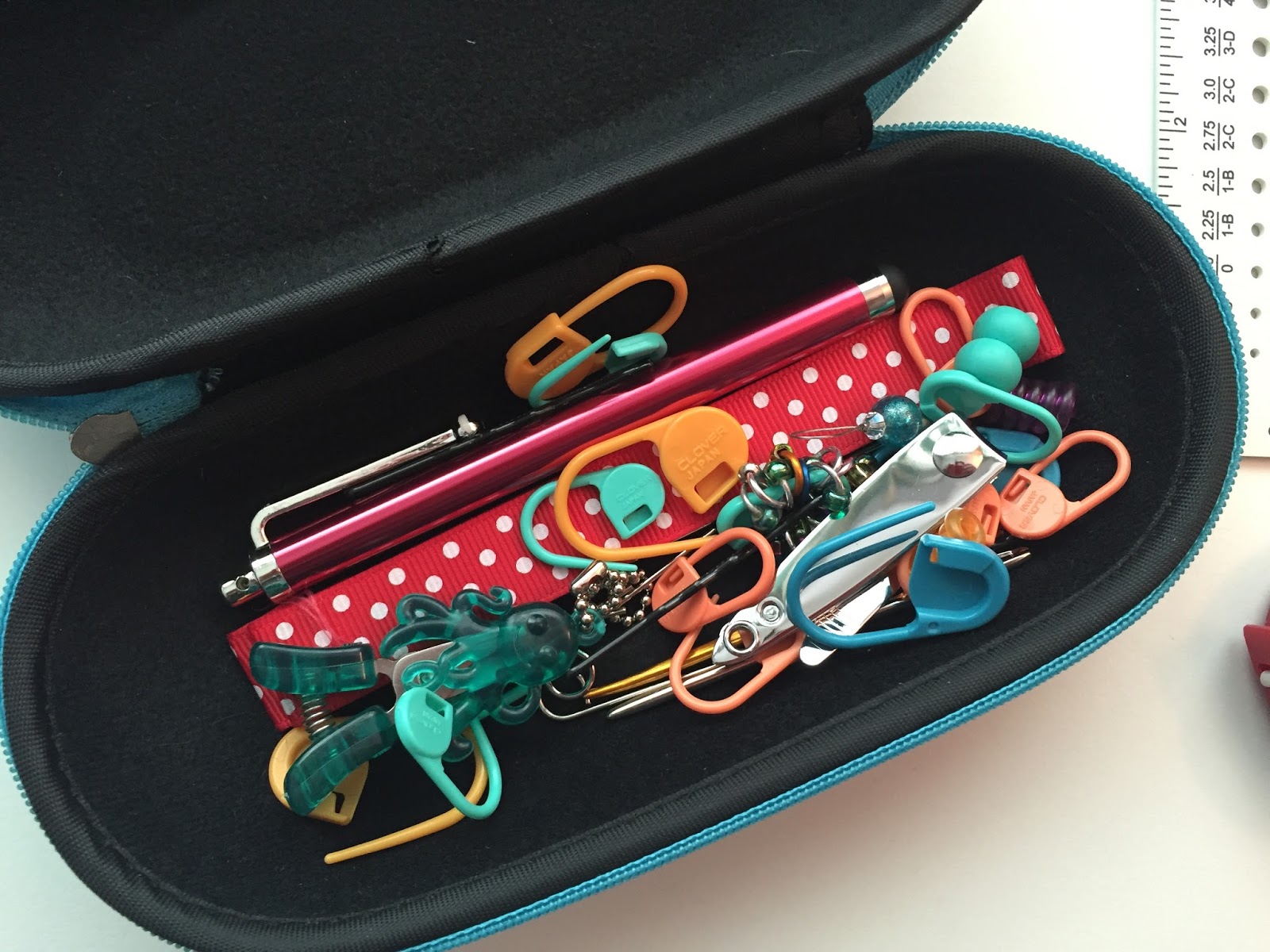 Knitting Like Crazy What's in my notions bag?