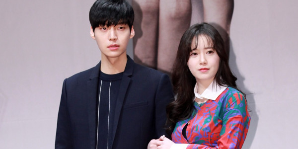 Cieh, Ahn Jae Hyun dan Go Hye Sun Jadian Cieh, Ahn Jae Hyun dan Go Hye Sun Jadian