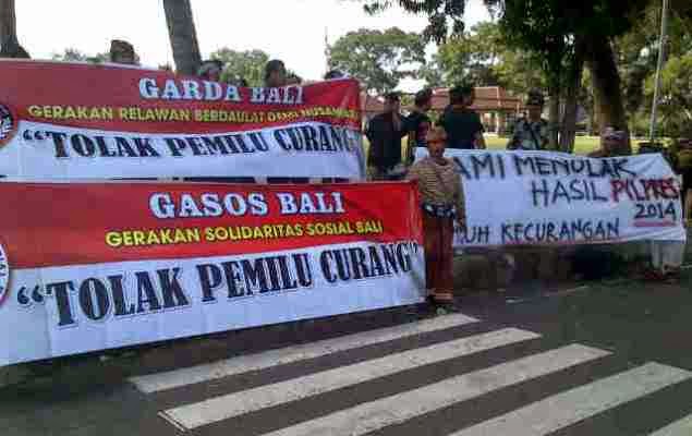 Massa Prabowo Gerudug KPU Bali