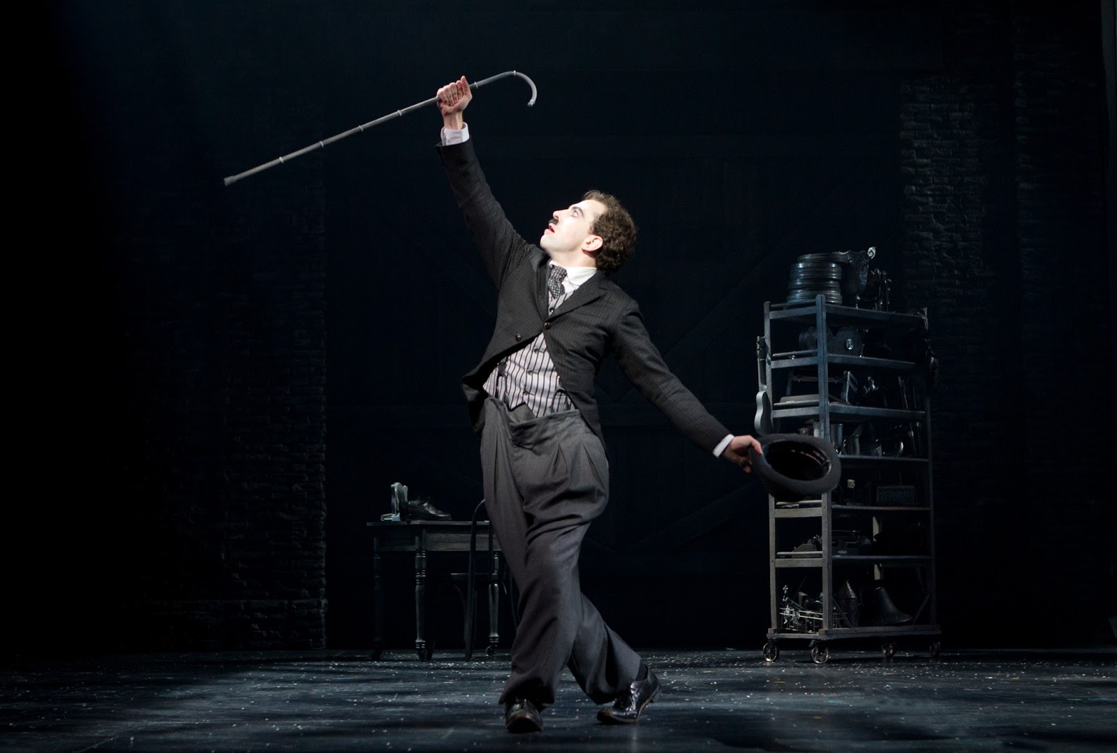 роль в театре. чарли чаплин на сцене. американский мюзикл. спектакль. Play пьеса.