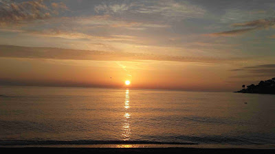 FAIRE AVANT 8 HEURES du matin : Satisfaire aux besoins fondamentaux est une nécessité. Sinon cela bloque le processus de vie (défini par les besoins vitaux), ou de développement de l’individu représenté par ses besoins sociaux et psychiques.