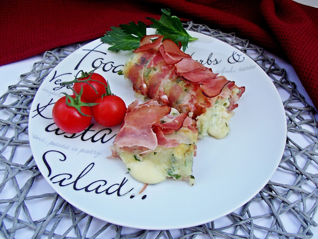 Ruladă aperitiv,cu bacon şi caşcaval