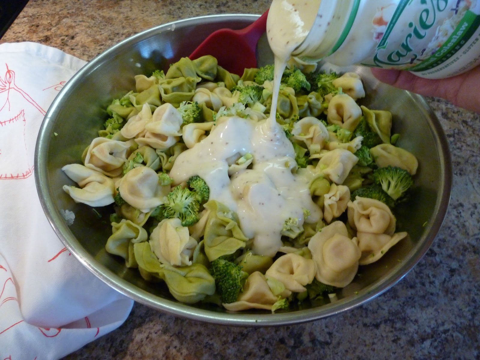 darlaville tortellini, broccoli,and bacon salad