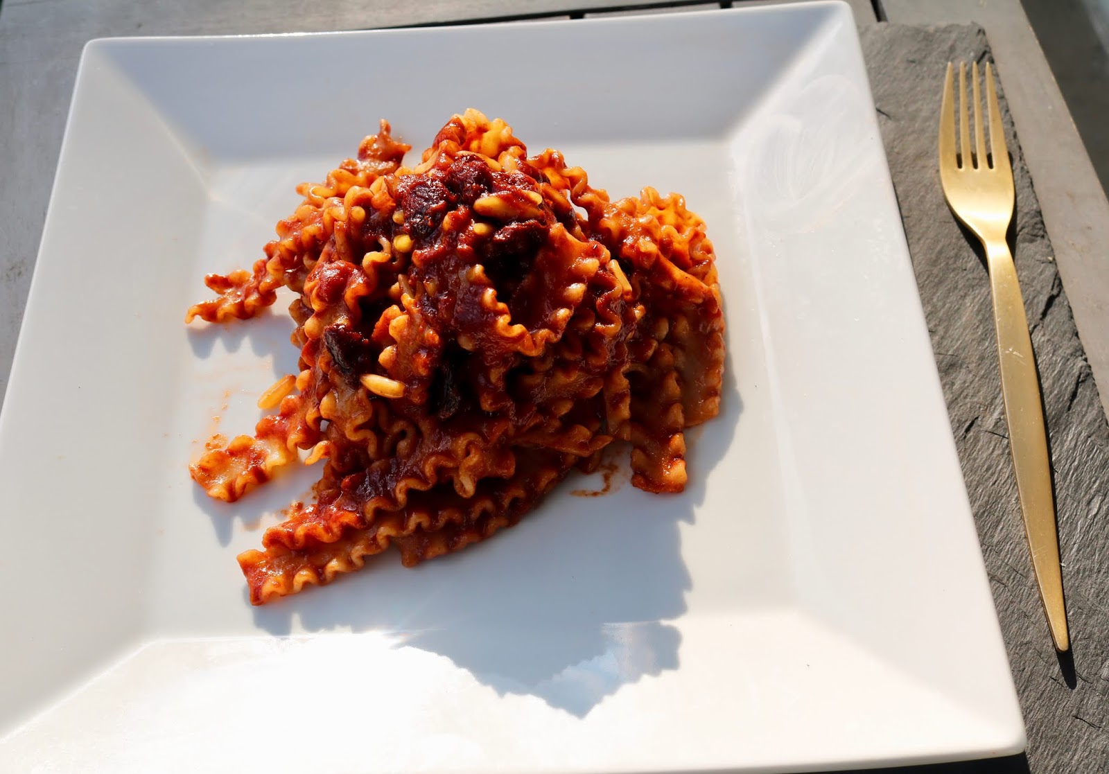 Pasta mit Sardellen und Tomaten Pasta mit Sardellen und Tomaten
