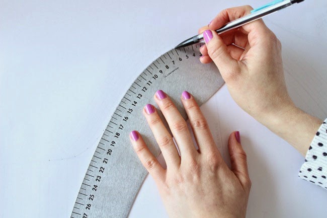 Tracing a sewing pattern using a curved ruler