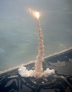 (Image Credit: NASA) (shuttle launch airplane view)