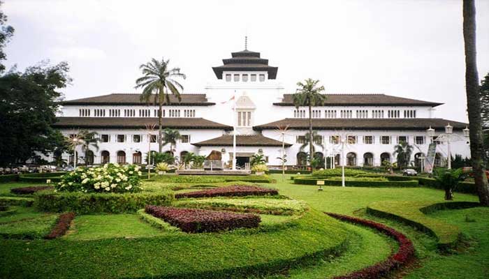 TEMPAT WISATA PALING RAMAI DI BANDUNG DAN SEKITARNYA ...