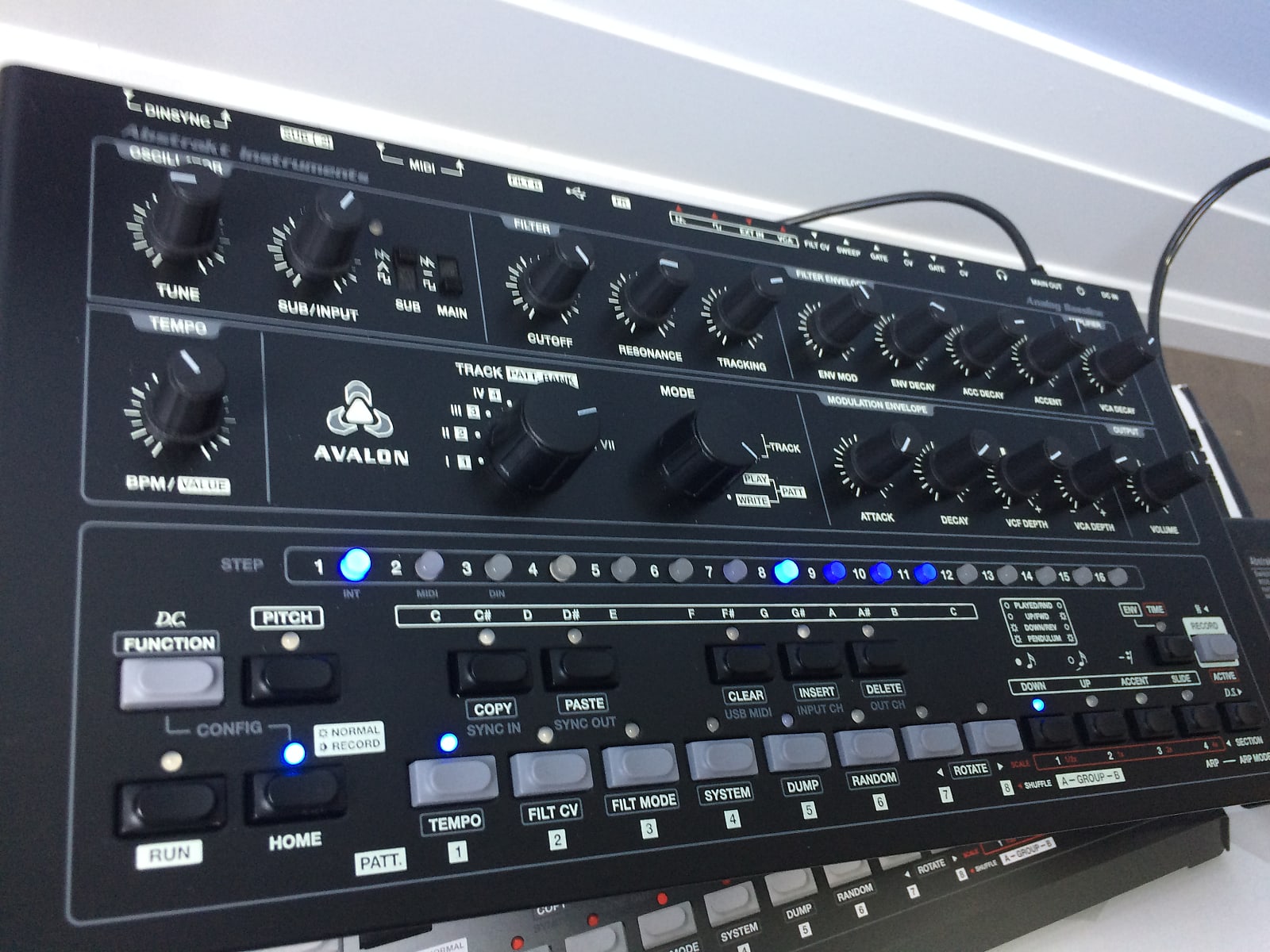 MATRIXSYNTH Abstrakt Instruments Avalon Analog Bassline Synthesizer