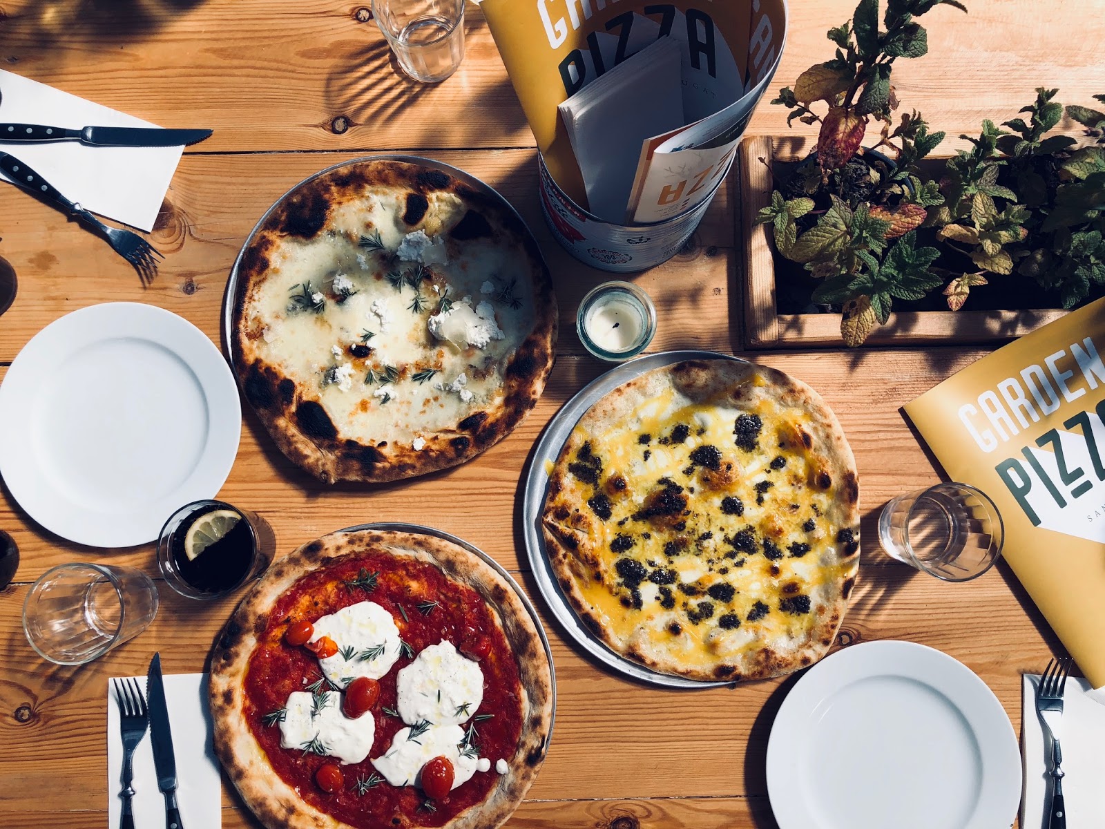 PIZZAS EN UN GARDEN DE SANT CUGAT TheSinglelist. Blog de Barcelona
