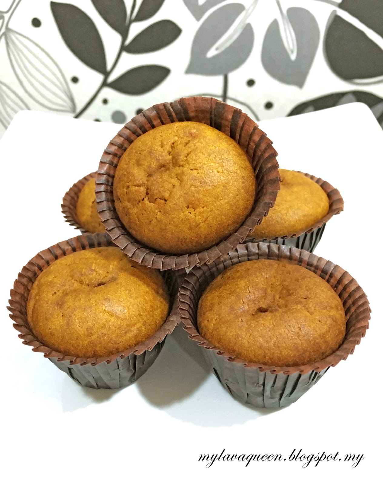 EASY MINI PUMPKIN MUFFINS Lava Queen