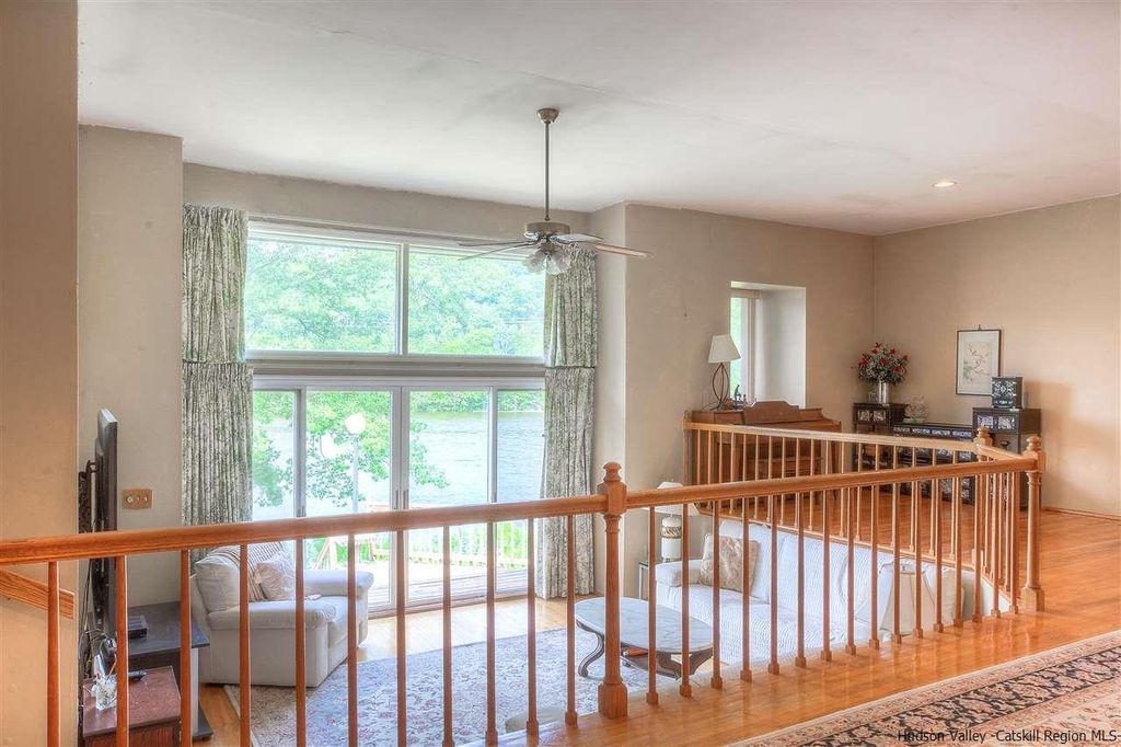 Sweet House Dreams 1987 Contemporary in Rifton, New York