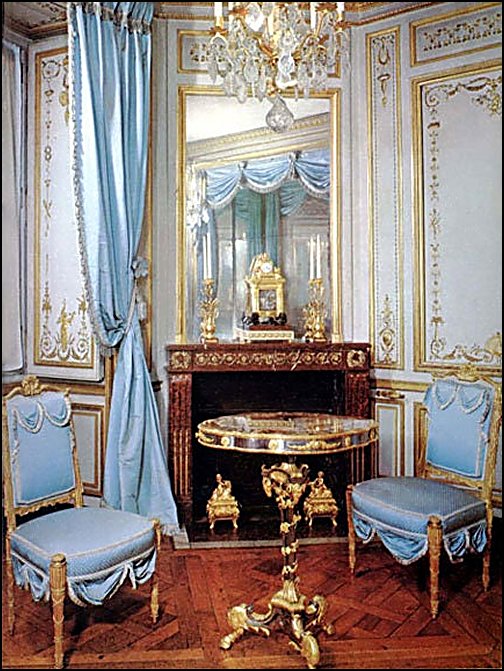 Luxury bedroom designs - Marie Antoinette Style theme decorating ideas - French provincial furniture baroque style - Louis XVI furniture - Rococo furniture - baroque furniture