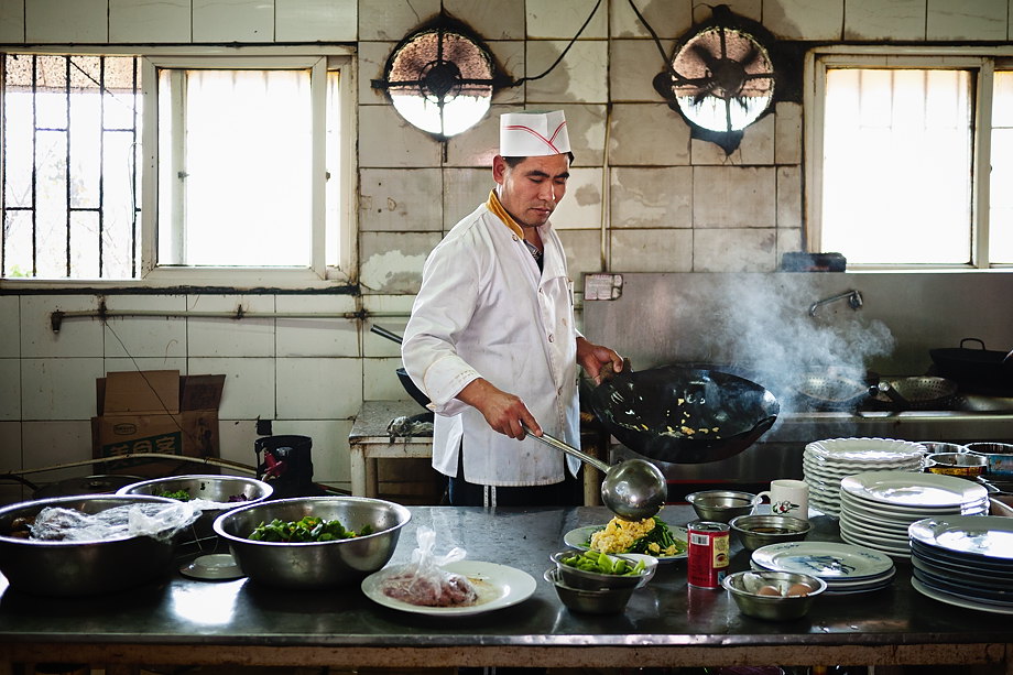 'su chef' • zhou ge zhuang, china    © marc montebello all rights reserved