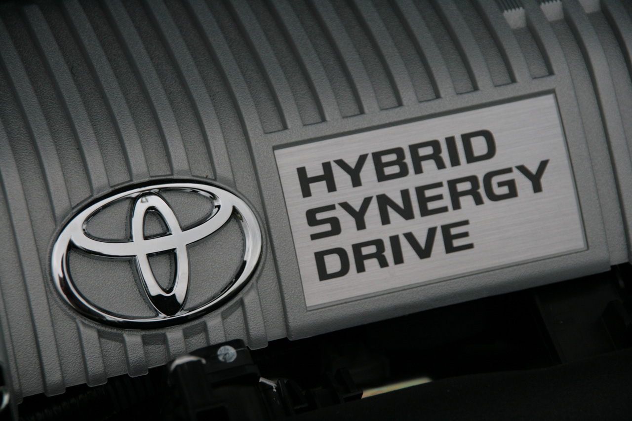 Гибрид знак. Наклейка Hybrid Synergy Drive. Тойота для работы. Тойота Вентура фото. Hybrid Synergy Drive logo Decal.