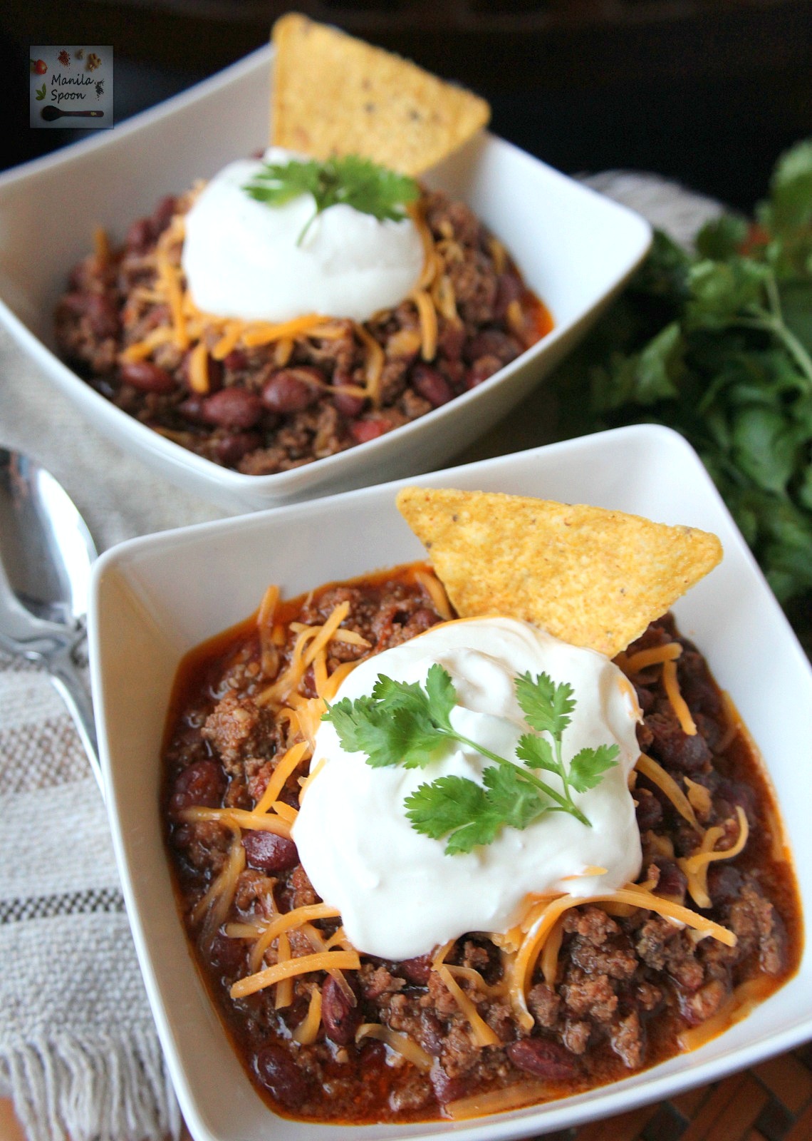 This easy and quick 3 Ingredient Chili can be made in the stove top or slow cooker. Yes, it's very TASTY and the whole family will love it! 3-INGREDIENT CHILI | manilaspoon.com