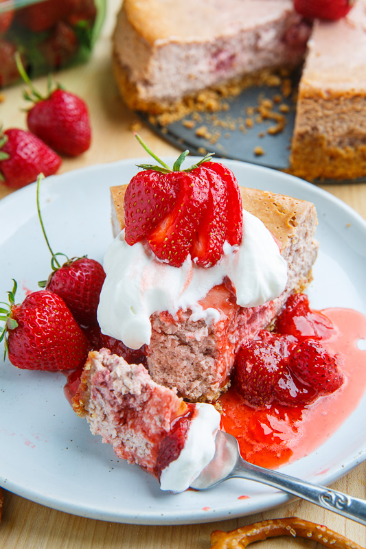 Strawberries and Cream Cheesecake with Pretzel Crust Strawberries and Cream Cheesecake with Pretzel Crust