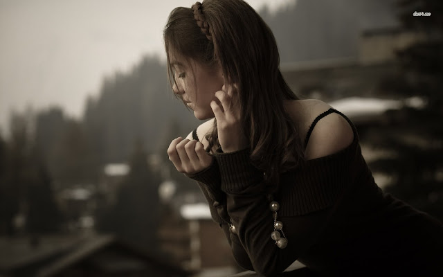 Hình nền buồn cô đơn khóc vì tình yêu không trọn vẹn
