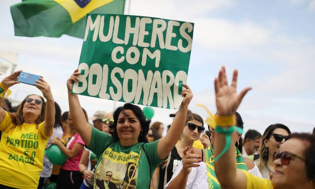 Bolsonaro cresce de 18% para 24% entre as mulheres, aponta Ibope