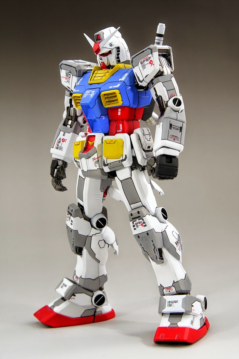 Gundam Family: MG 1/100 RX-78-2 Gundam Custom Build