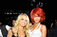 Rihanna & Britney Open Billboard Music Awards 2011