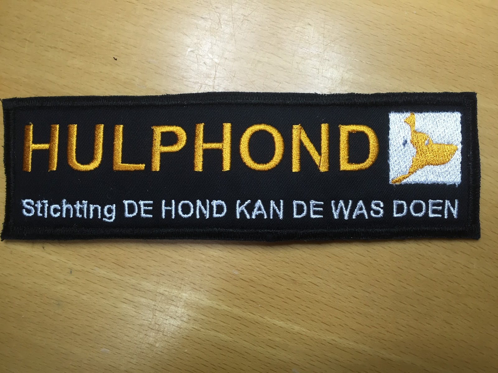 decosun-borduur-en-decoratiestudio-embleem-voor-hondentuigje-hulphond