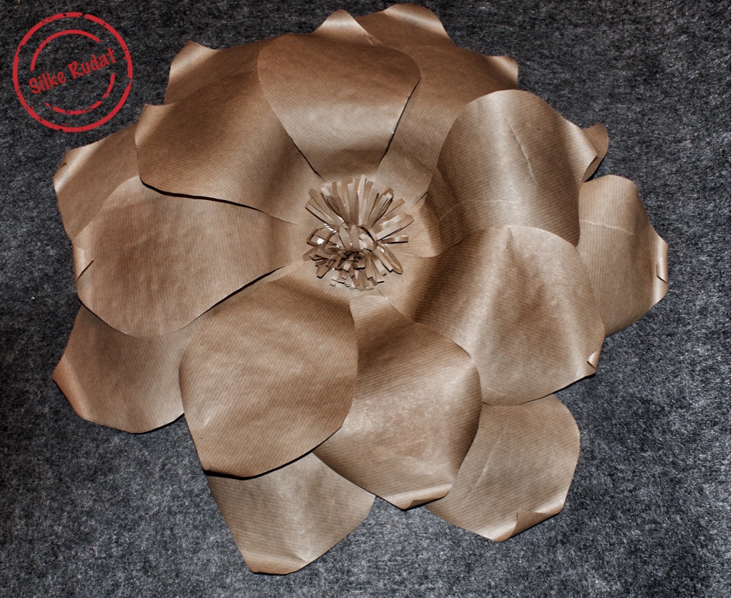 Silke Rudat last kraft paper flower