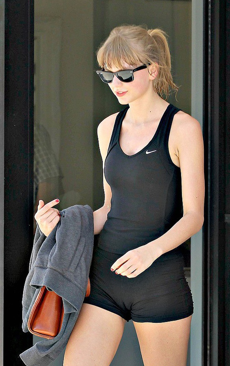 Taylor swift cameltoes