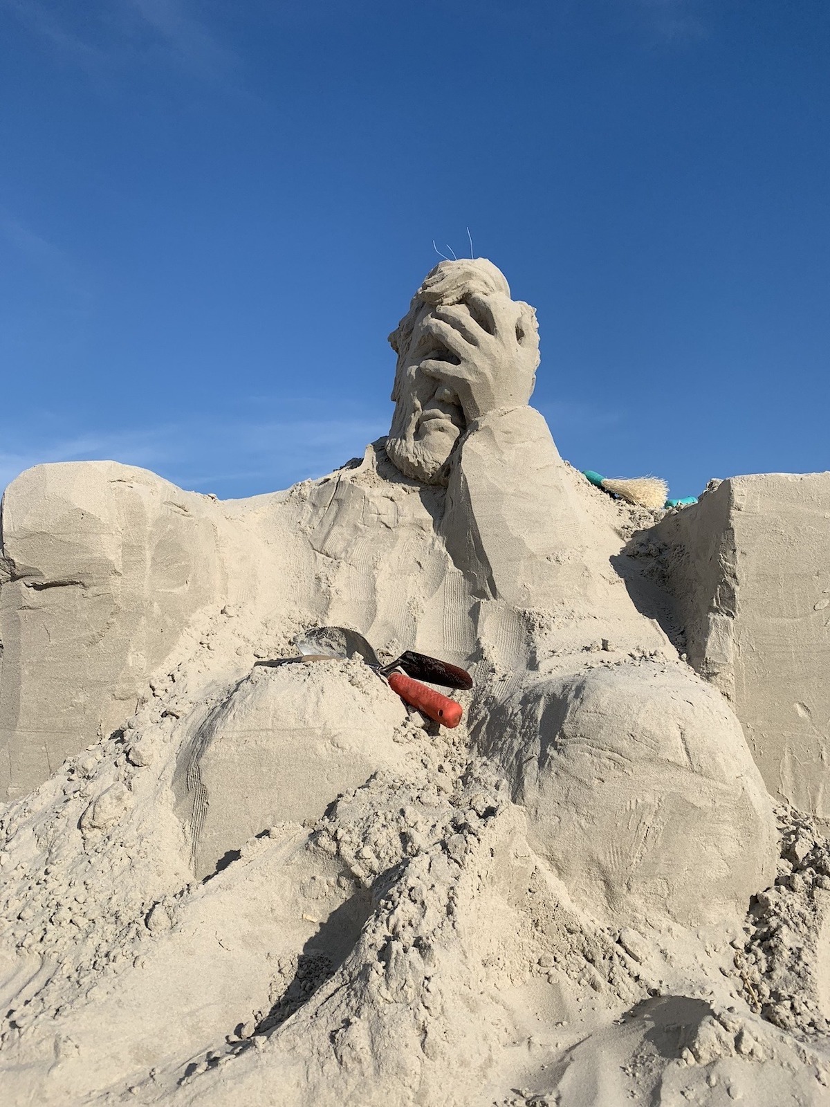Giant Sand Sculpture Of The Lincoln Memorial With A Crumbling Base Won Festival