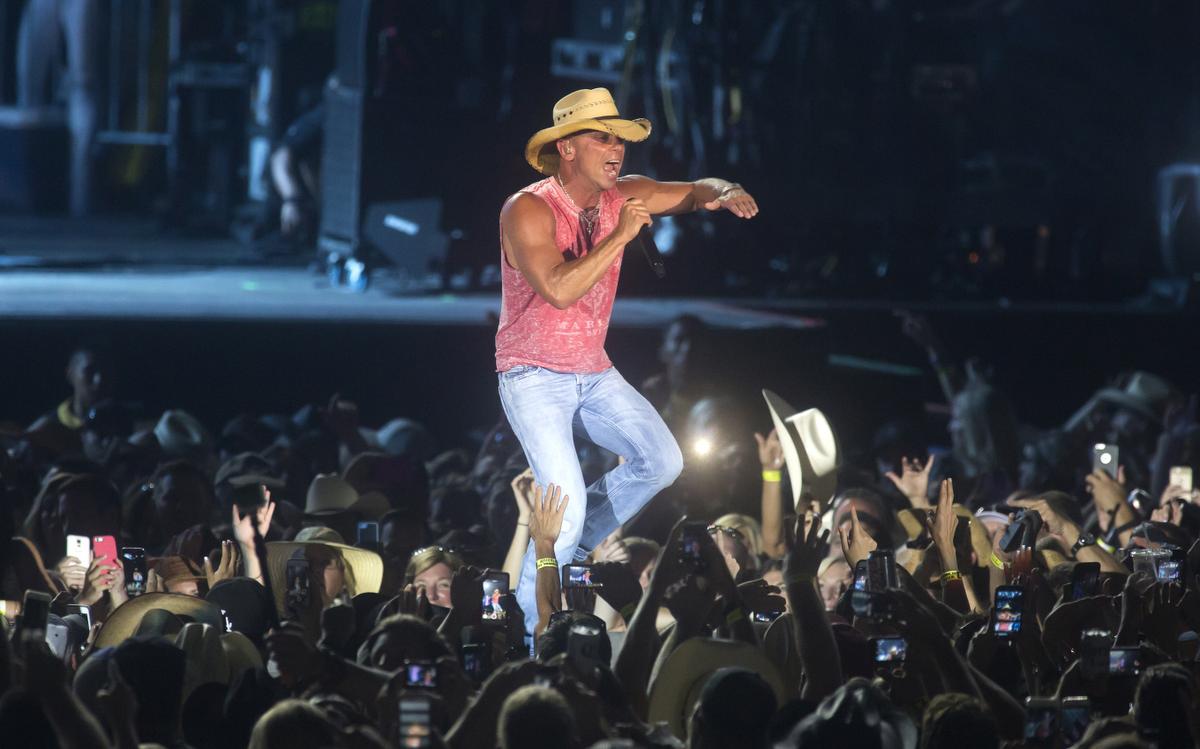 Music Minded Kenny Chesney, Jason Aldean concert review Pasadena, Calif.