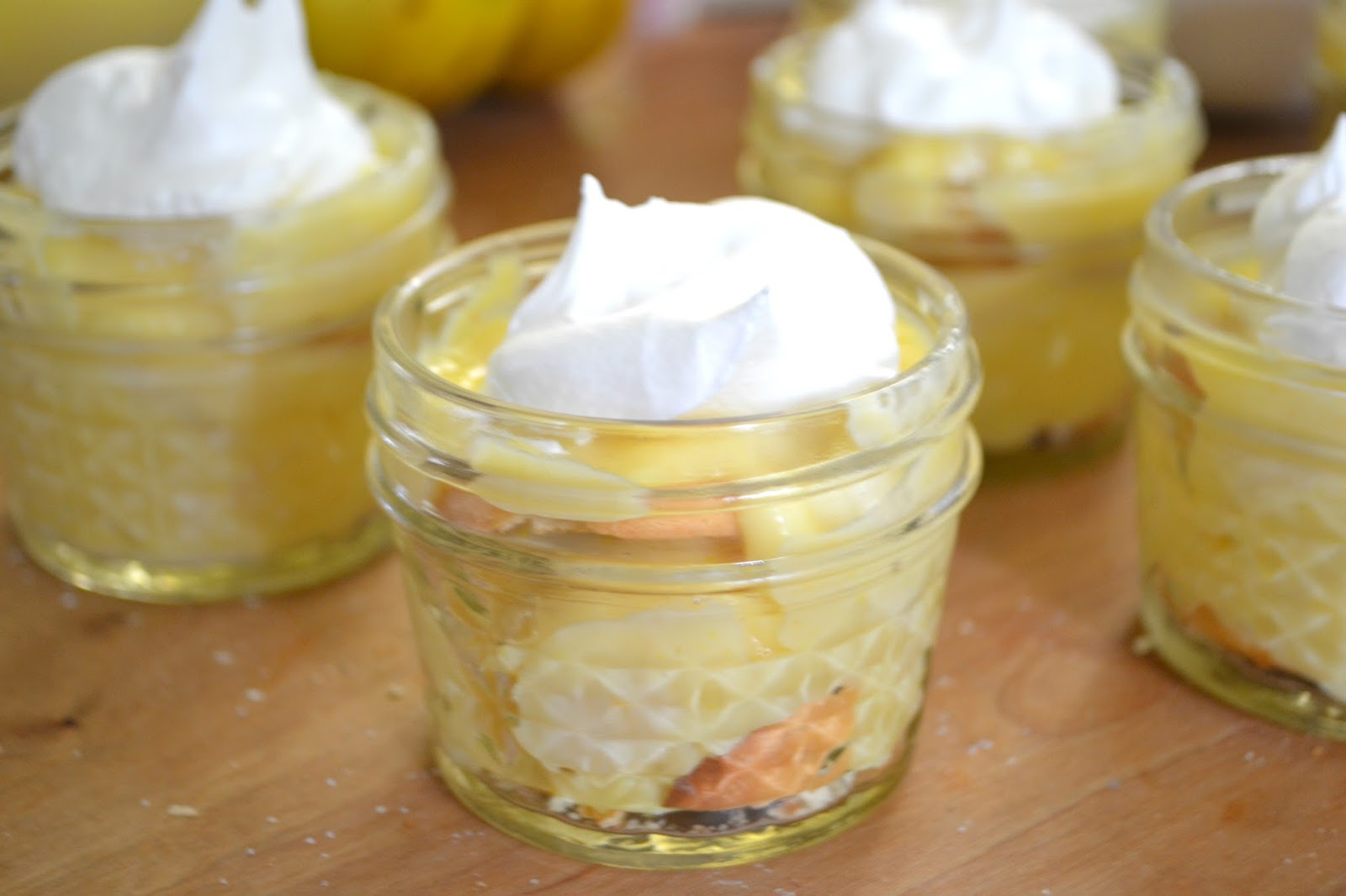 TIP GARDEN: 4 Mason Jar Party Dessert Cup Ideas
