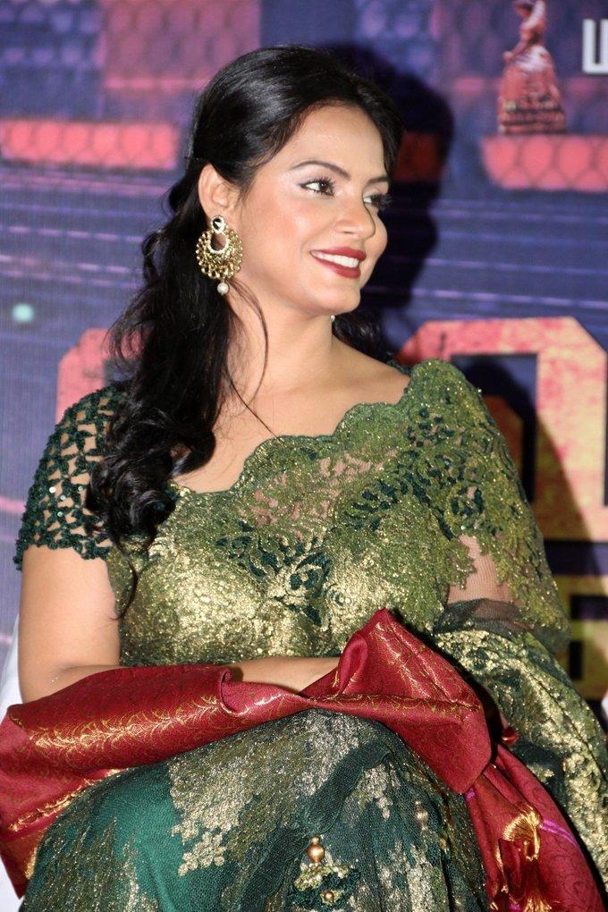 Hindi Actress Neetu Chandra Hot Green Saree Photos