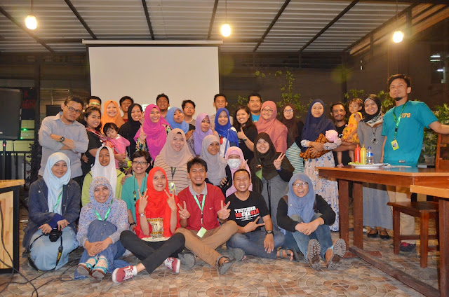 Keseruan foto bareng selesai acara Durian Blogger Medan