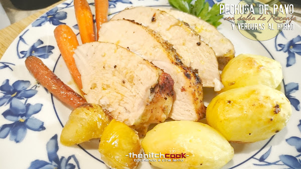 Pechuga de pavo con salsa de naranja y verduras al horno