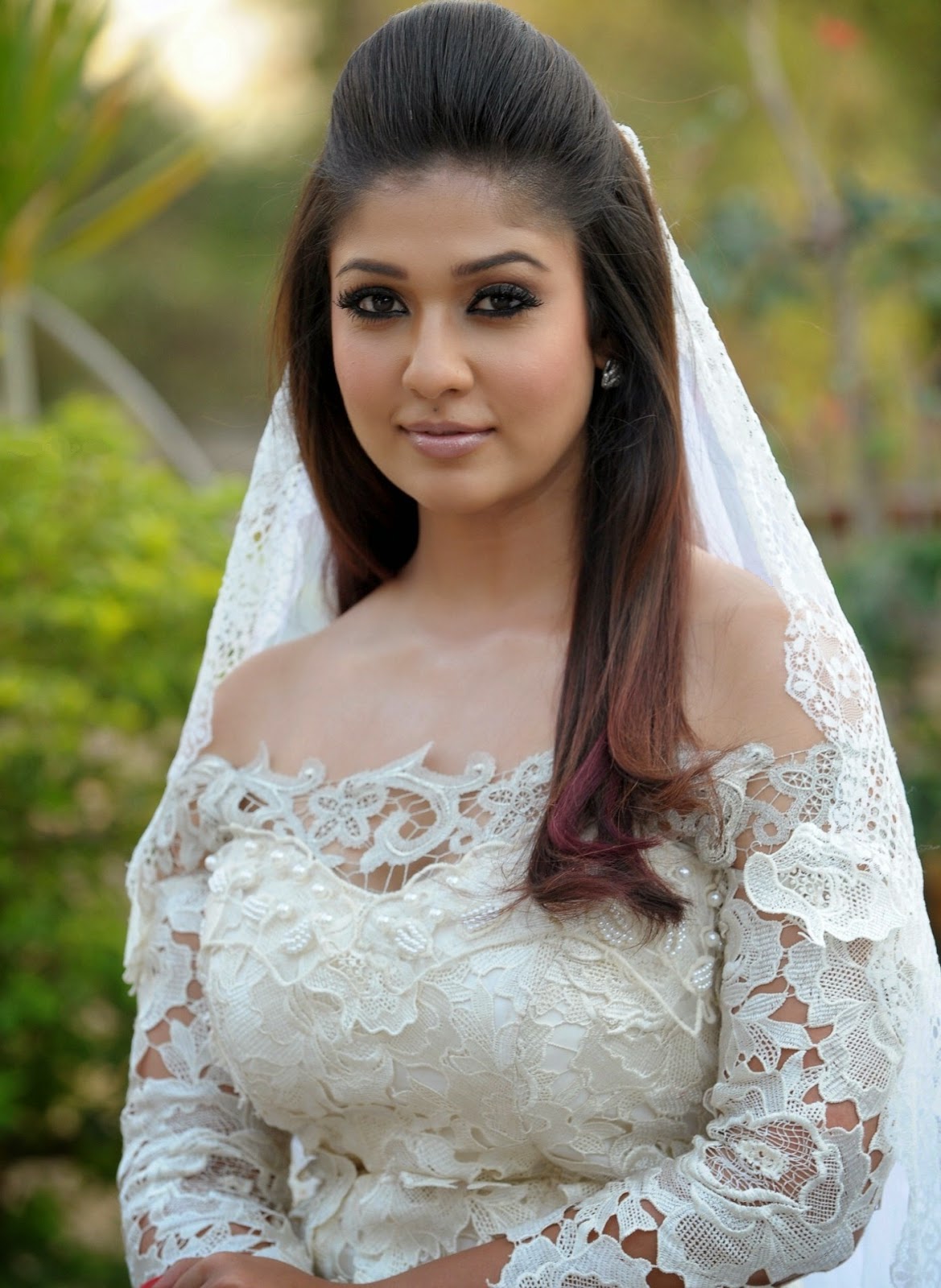 Top 10 Beautiful Hairstyles of Nayanthara - Candy Crow